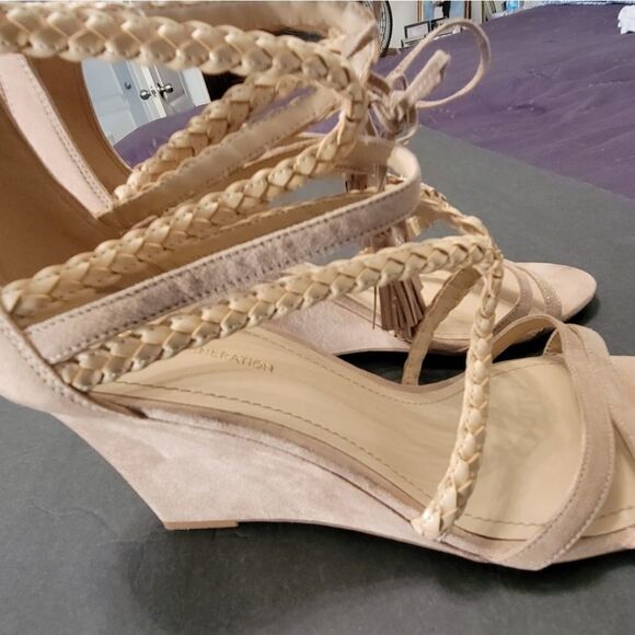 BCBGENERATION WEDGE STYLE OPEN TOE SANDAL - Picture 10 of 15